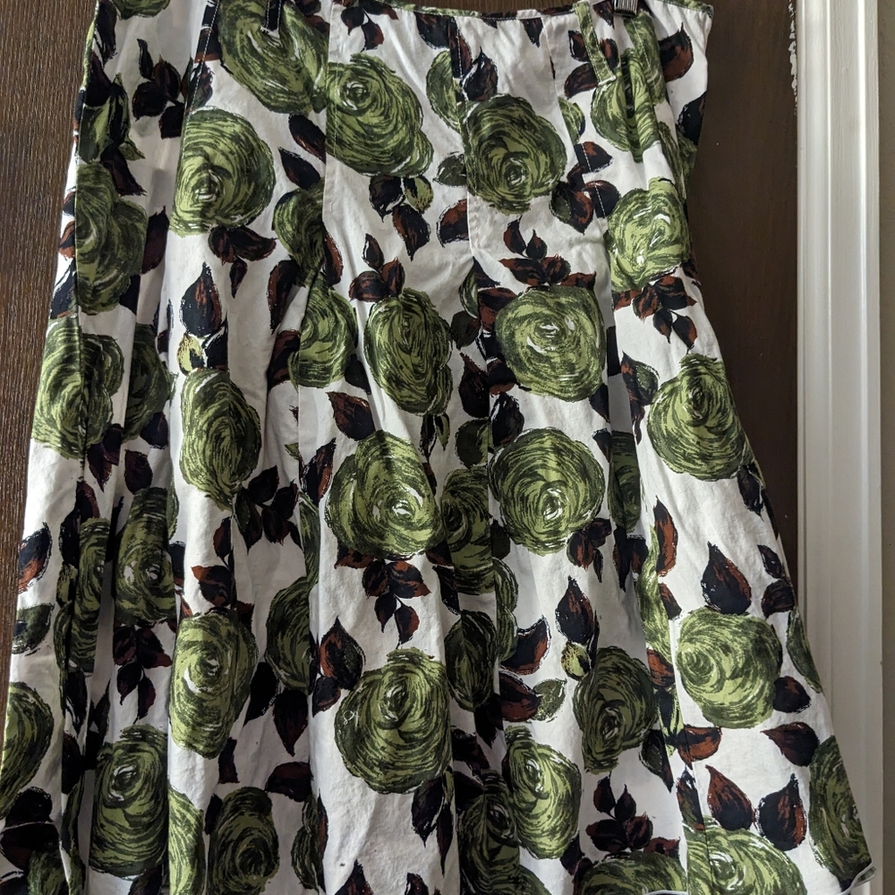 Cotton floral just past knee skirt xl
